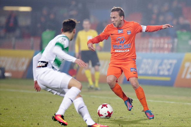 解说台上的 解说台上的